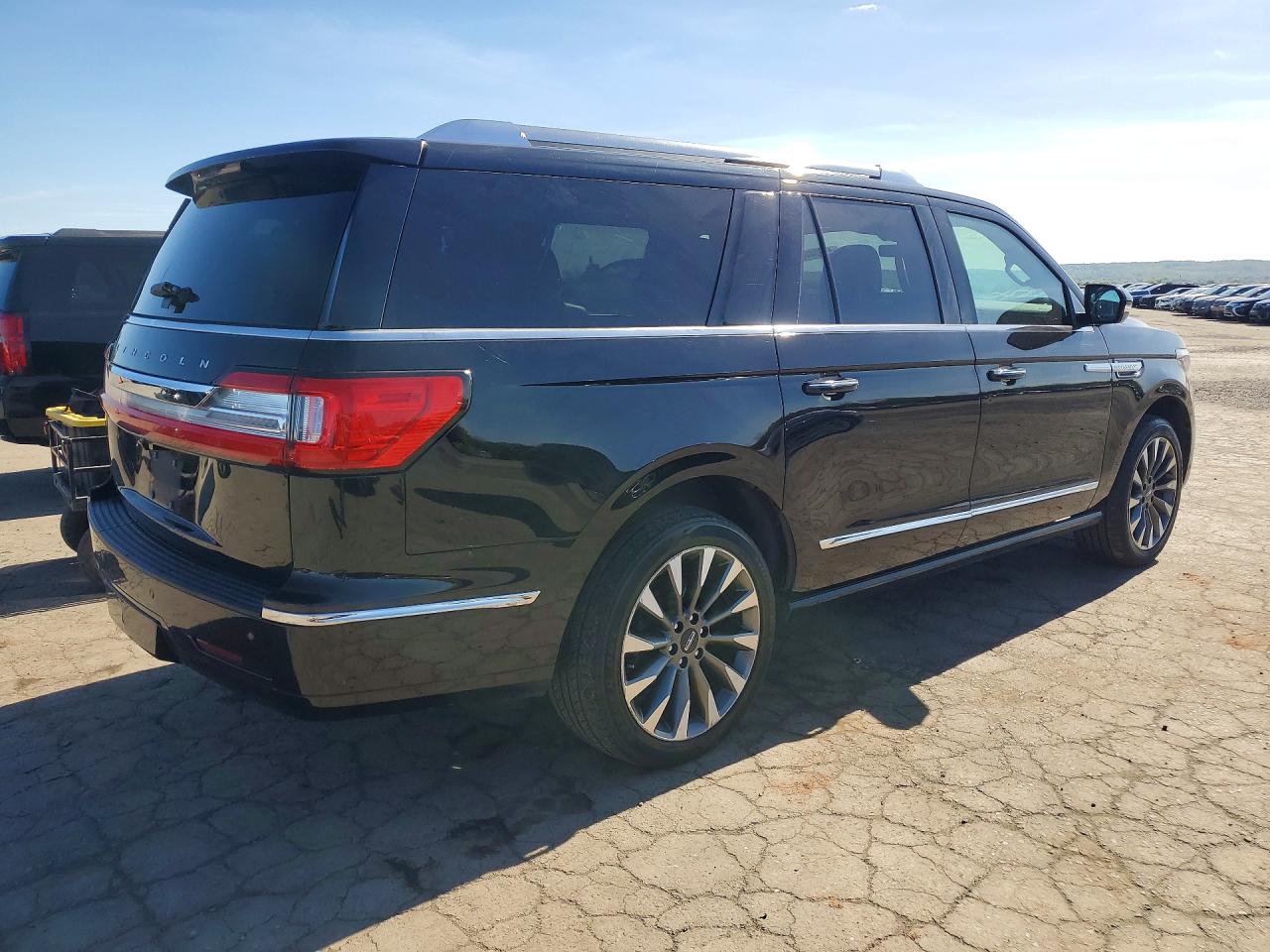 2021 Lincoln Navigator VIN 5LMJJ3LT2MEL17269 photo 3