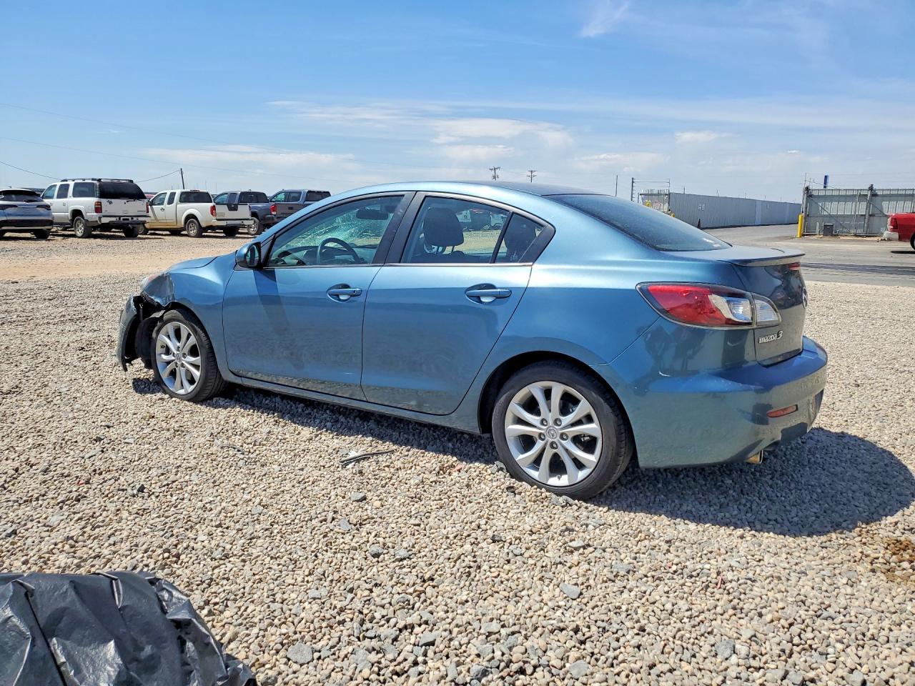 2011 Mazda Mazda3 VIN JM1BL1U64B1479914 photo 2