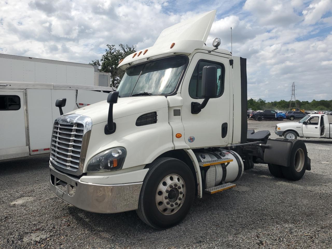 2017 FREIGHTLINER All other VIN 3AKBGADV3HSJH0114 photo 2