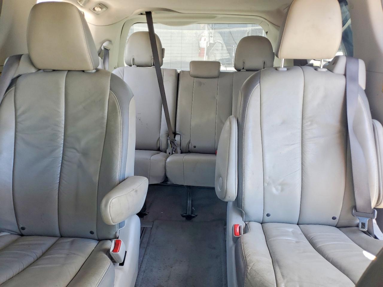 2011 Toyota All models VIN 5TDYK3DC1BS152064 photo 10