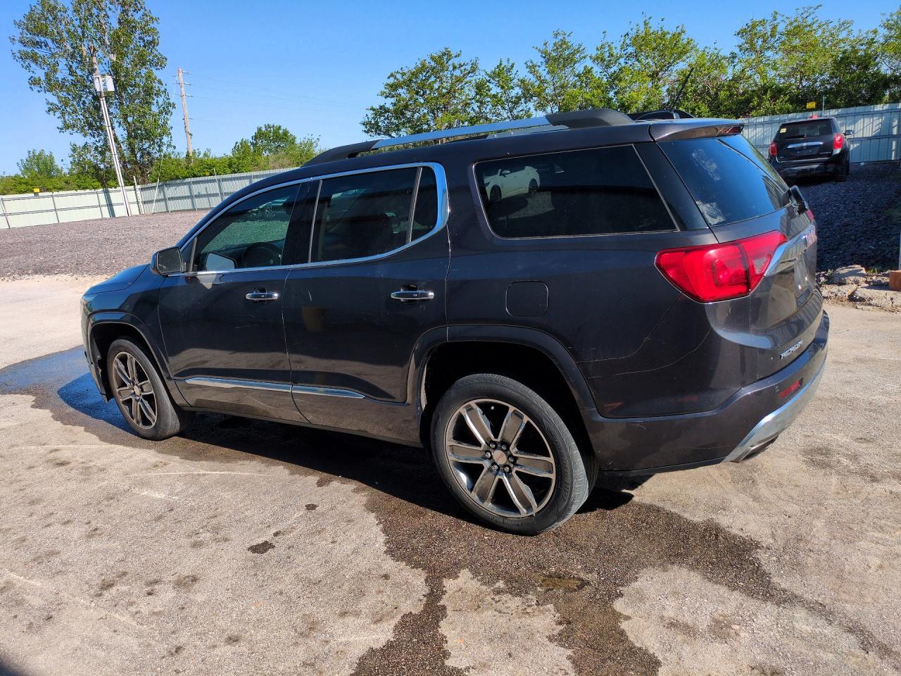 2017 GMC Acadia den VIN 1GKKNPLS7HZ135665 photo 2