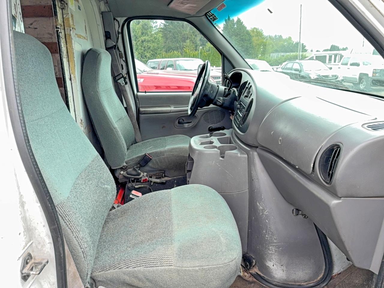 2000 Ford Econoline VIN 1FDWE35L7YHB54648 photo 5