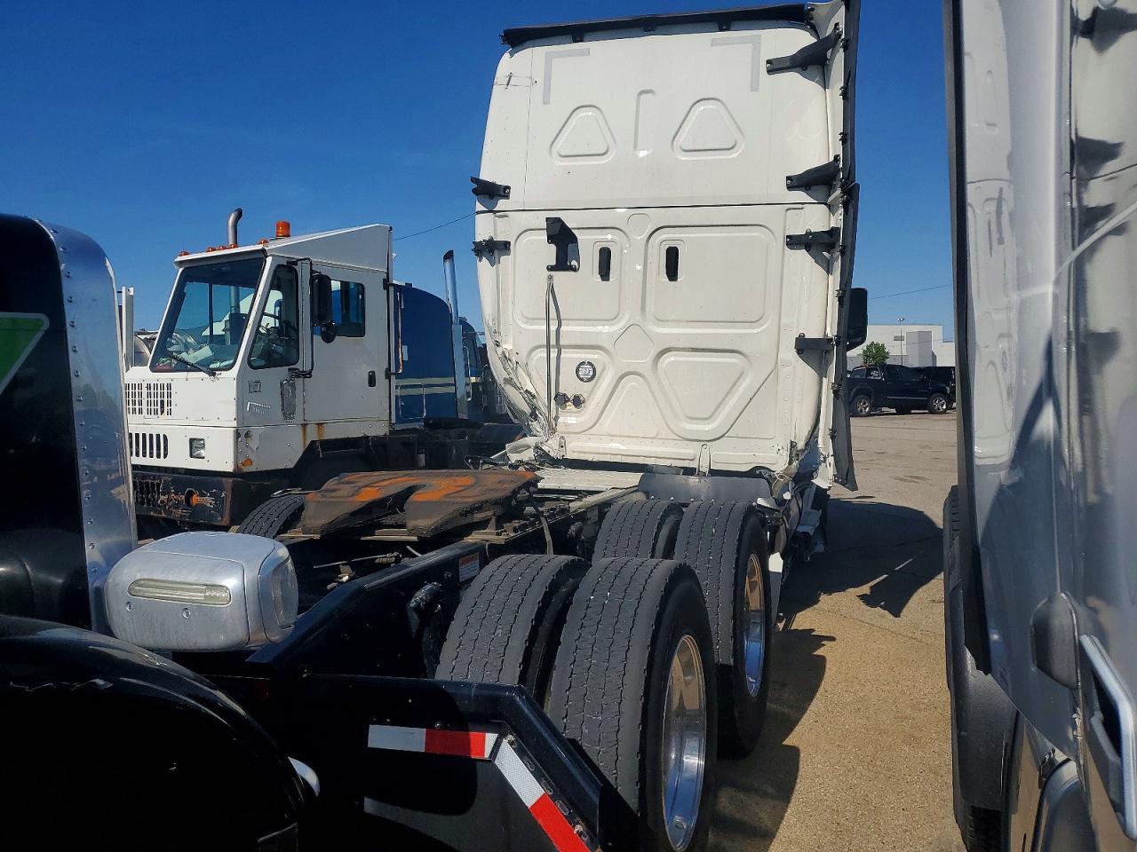 2024 FREIGHTLINER All other VIN 3AKJHHDR2RSVG3091 photo 4