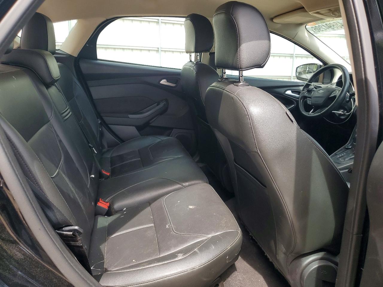 2016 Ford Focus VIN 1FADP3K25GL318210 photo 10