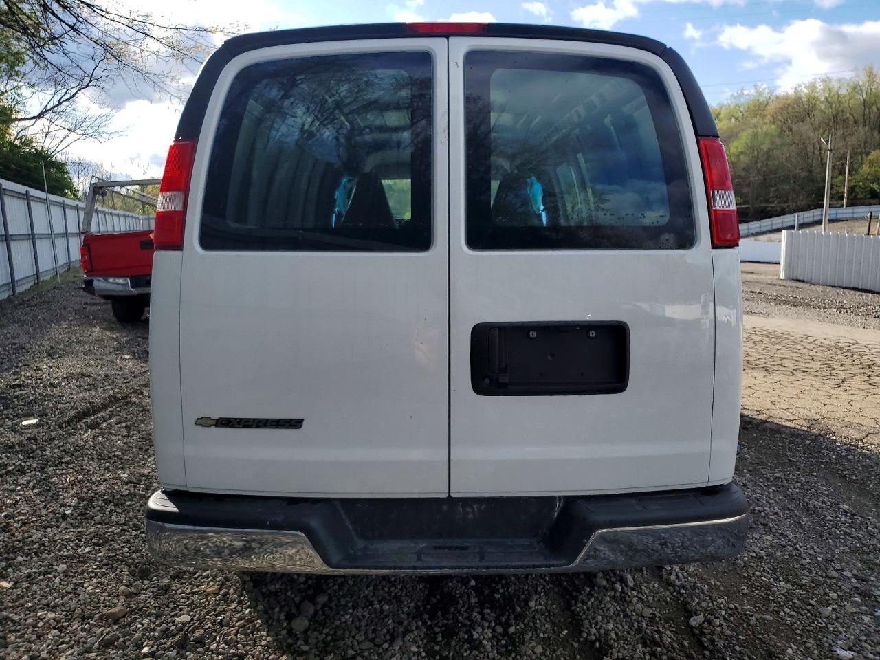 2025 CHEV Express VIN 1GCWGAFP3S1202053 photo 6