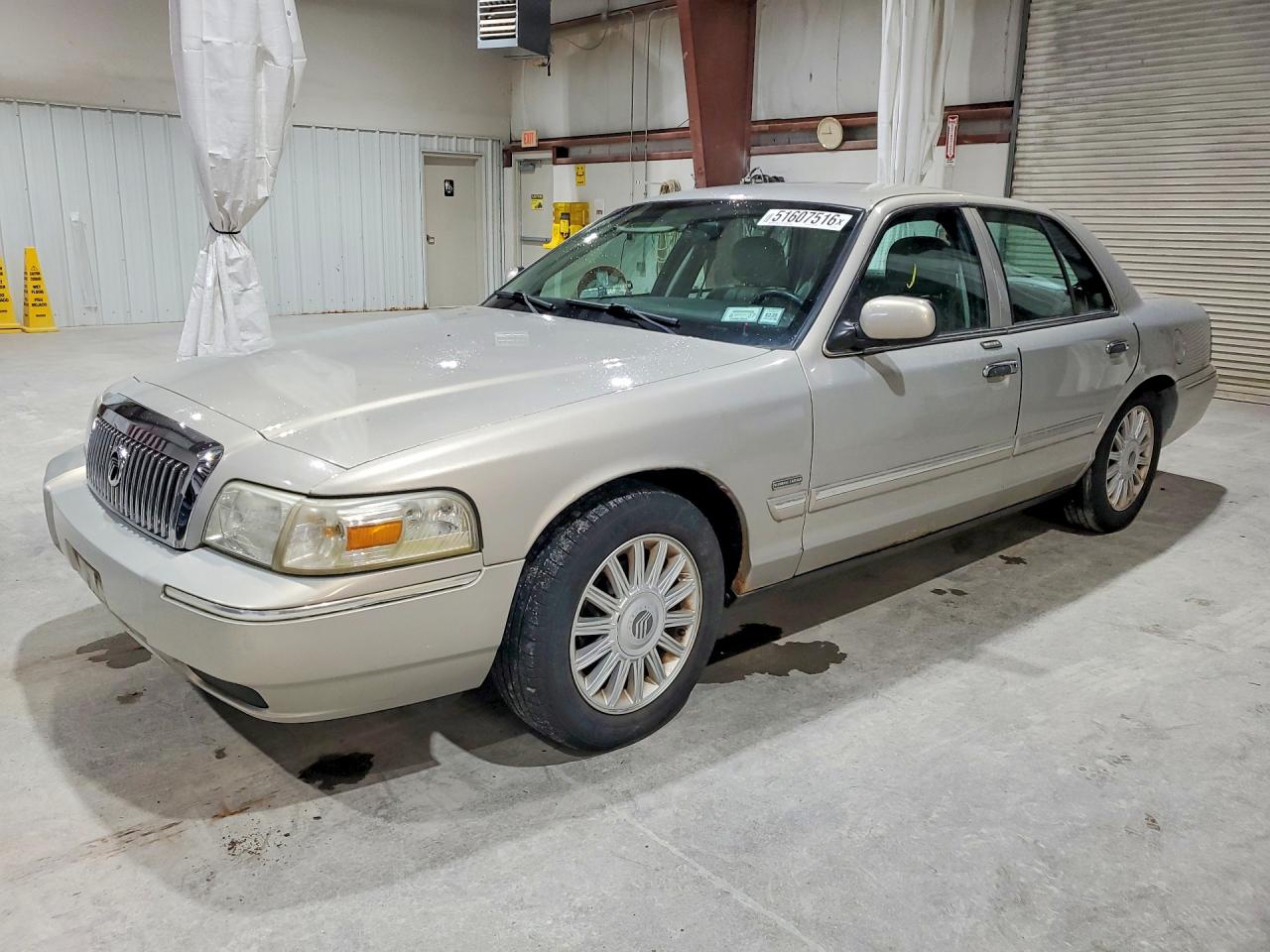 2010 Mercury Grmarquis VIN 2MEBM7FV0AX627646 photo 1