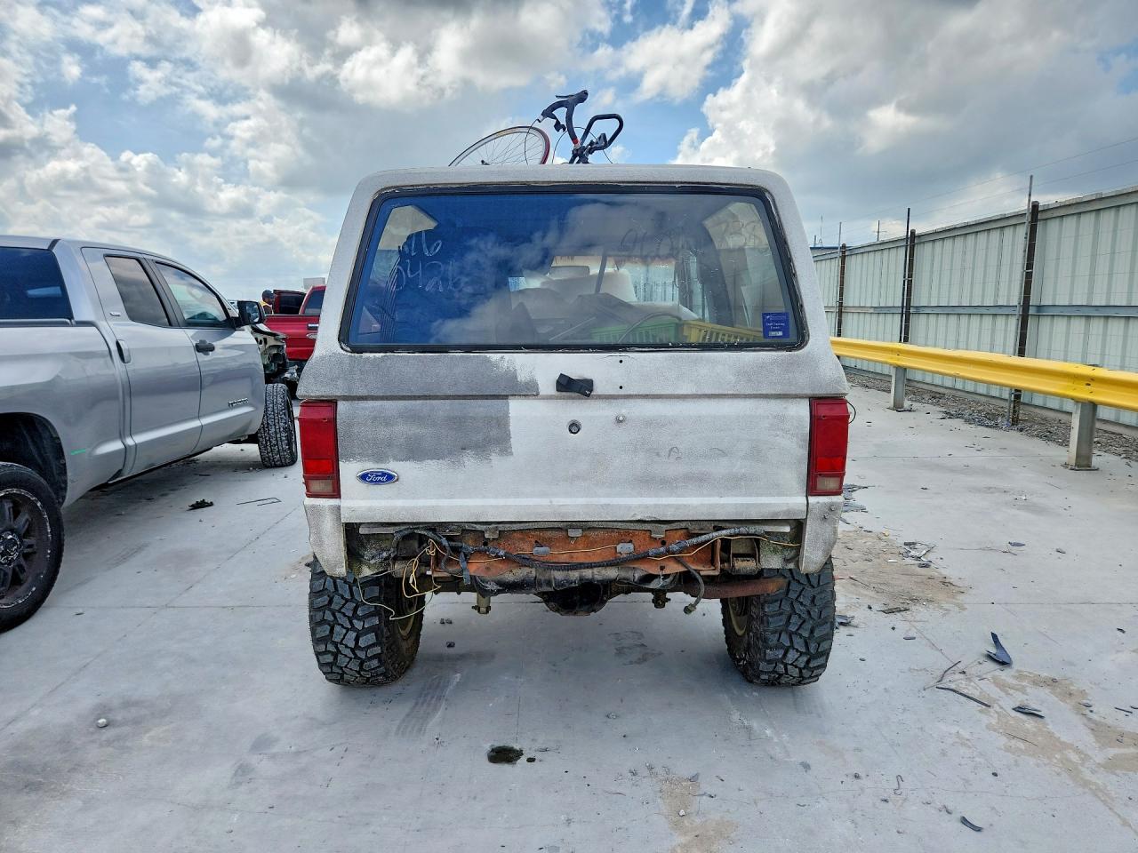 1989 Ford Bronco VIN 1FMCU14T6KUB13583 photo 6
