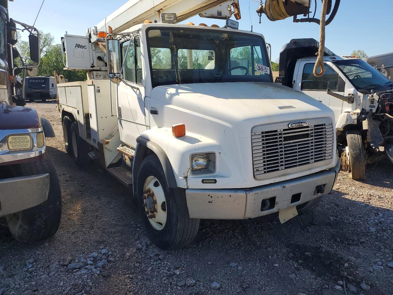 2001 FREIGHTLINER All models VIN 1FVHBXAK61HG77554 photo 1