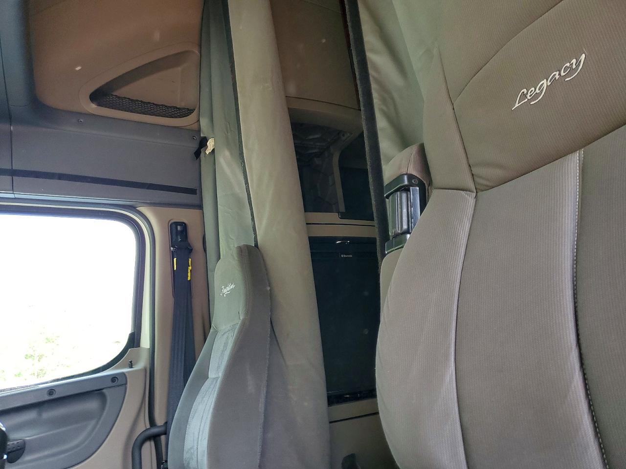 2011 FREIGHTLINER All other VIN 1FUJGLDR6BLAZ4649 photo 6