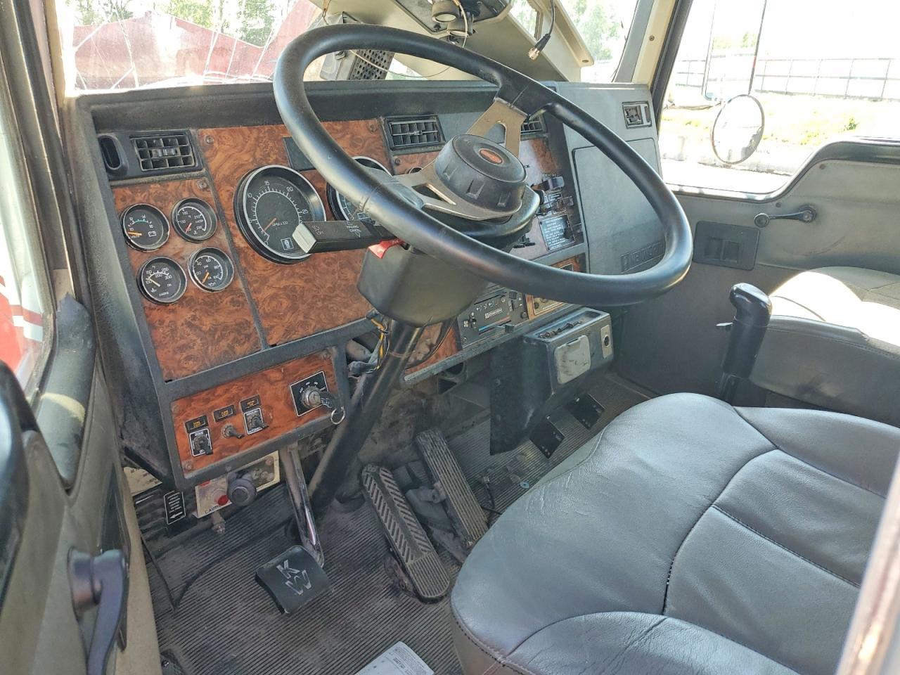 2000 KENWORTH All other VIN 1XKDD09X2YJ831077 photo 8