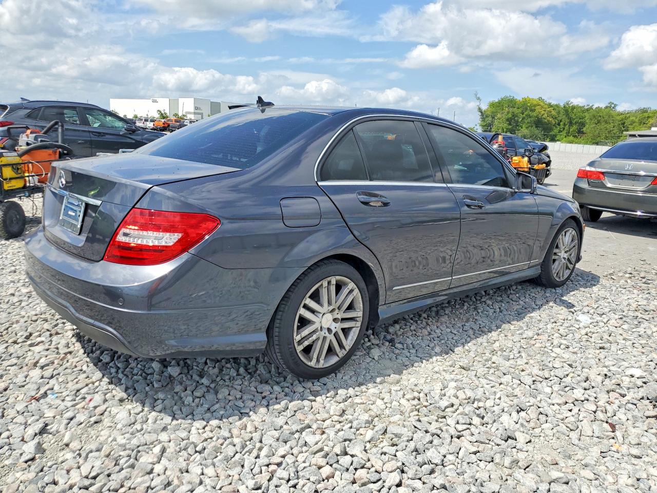 2013 MERCEDES-BENZ C class VIN WDDGF4HB1DR245097 photo 3