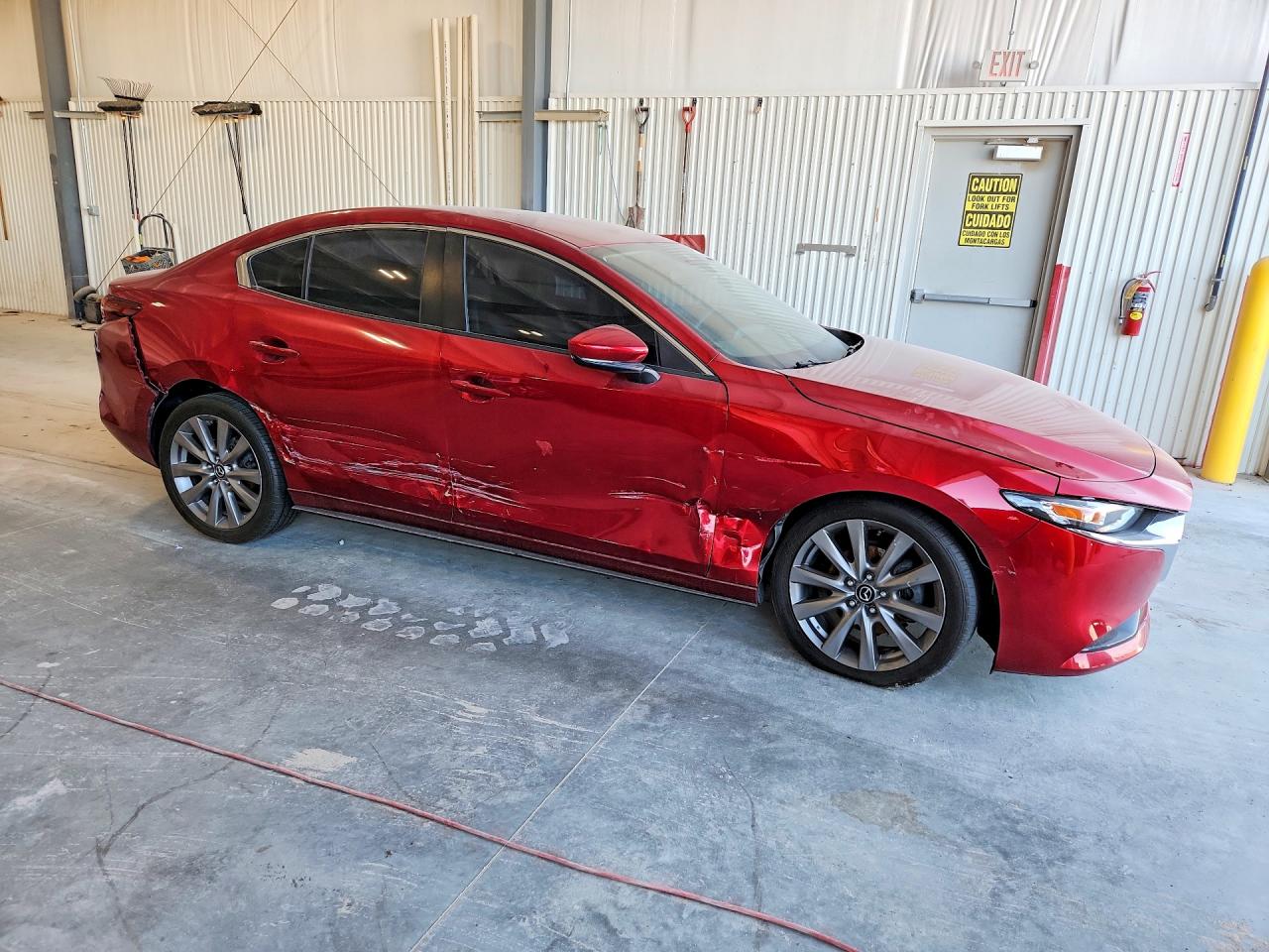 2019 Mazda 3 VIN JM1BPBAM1K1118010 photo 4