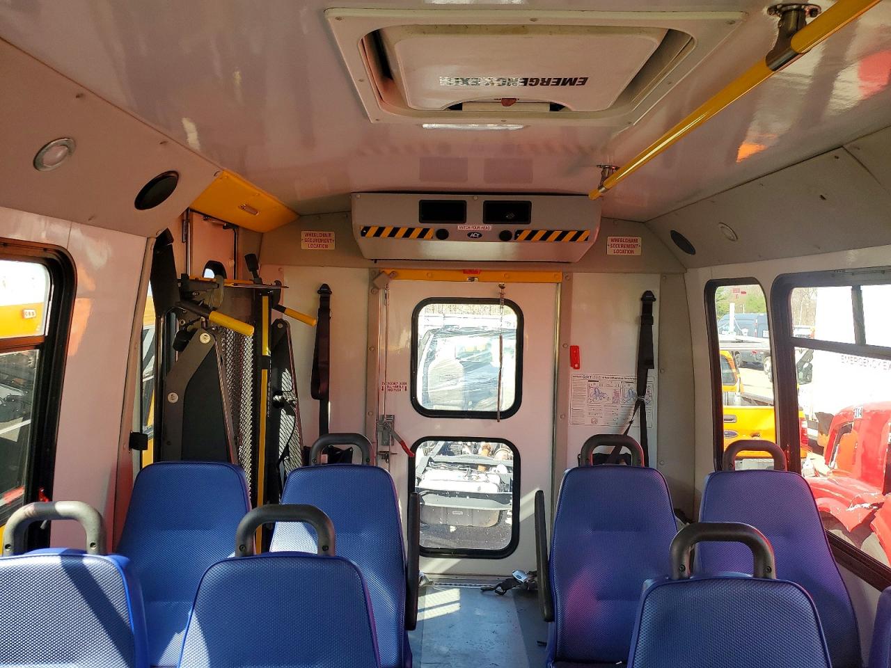 2018 Ford Econoline VIN 1FDFE4FS9JDC36258 photo 6