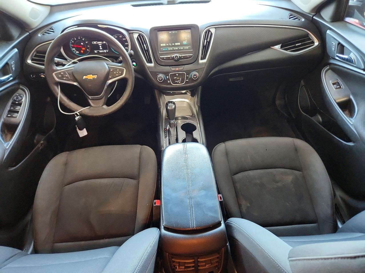 2018 Chevrolet Malibu VIN 1G1ZD5ST1JF226989 photo 8