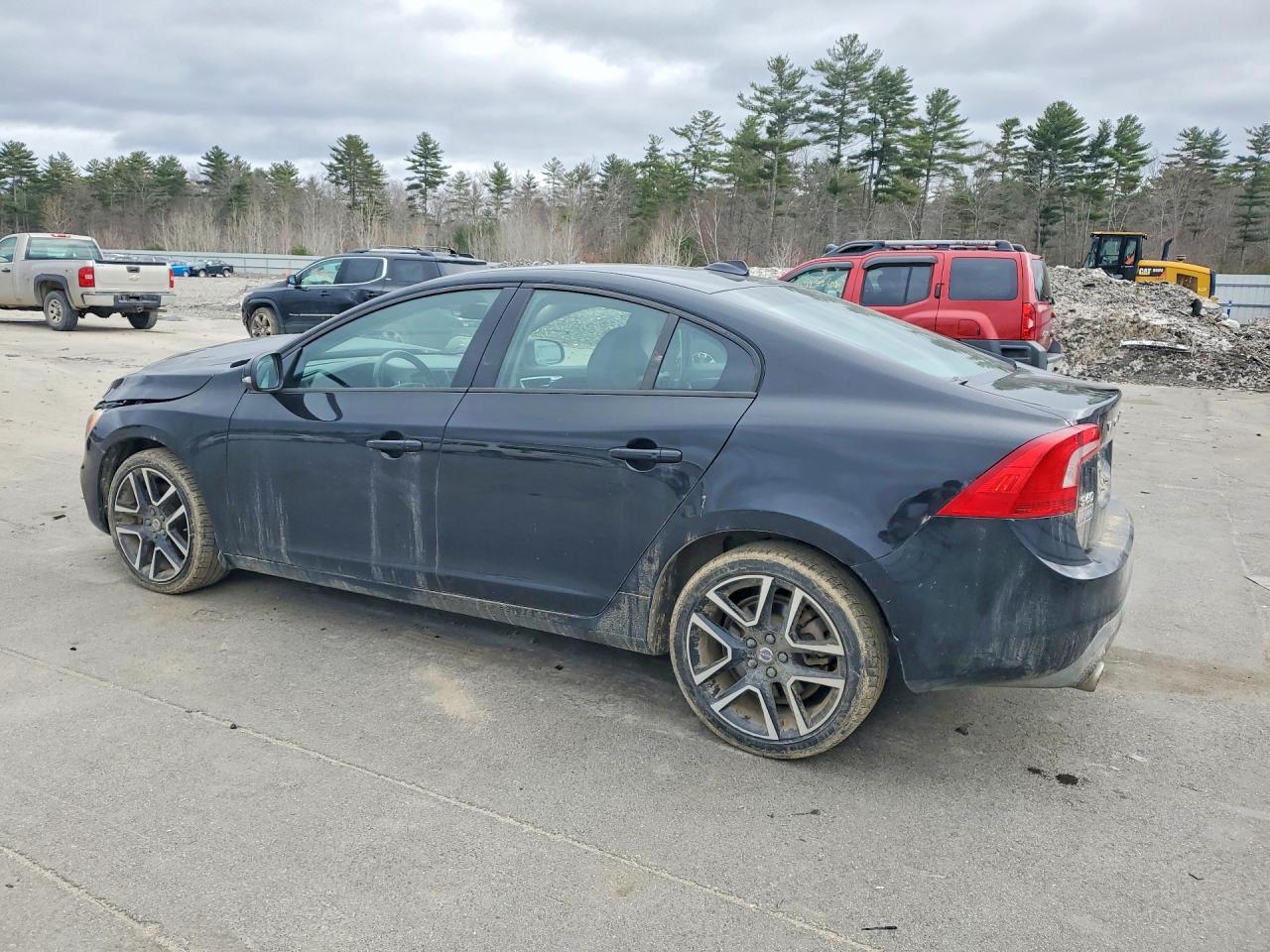 2018 Volvo S60 VIN YV140MTL2J2451039 photo 2
