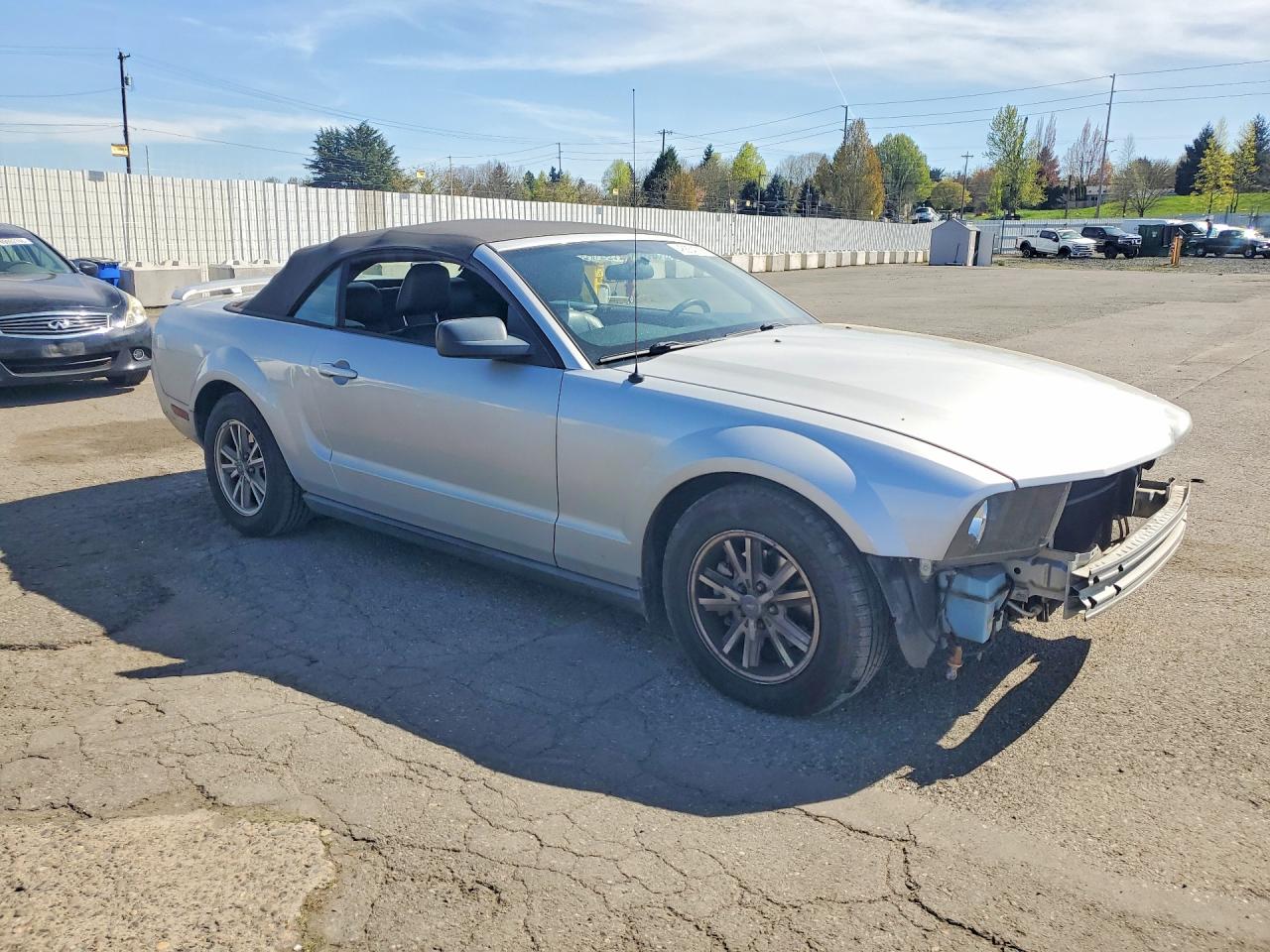 2005 Ford Mustang VIN 1ZVHT84N355253562 photo 4