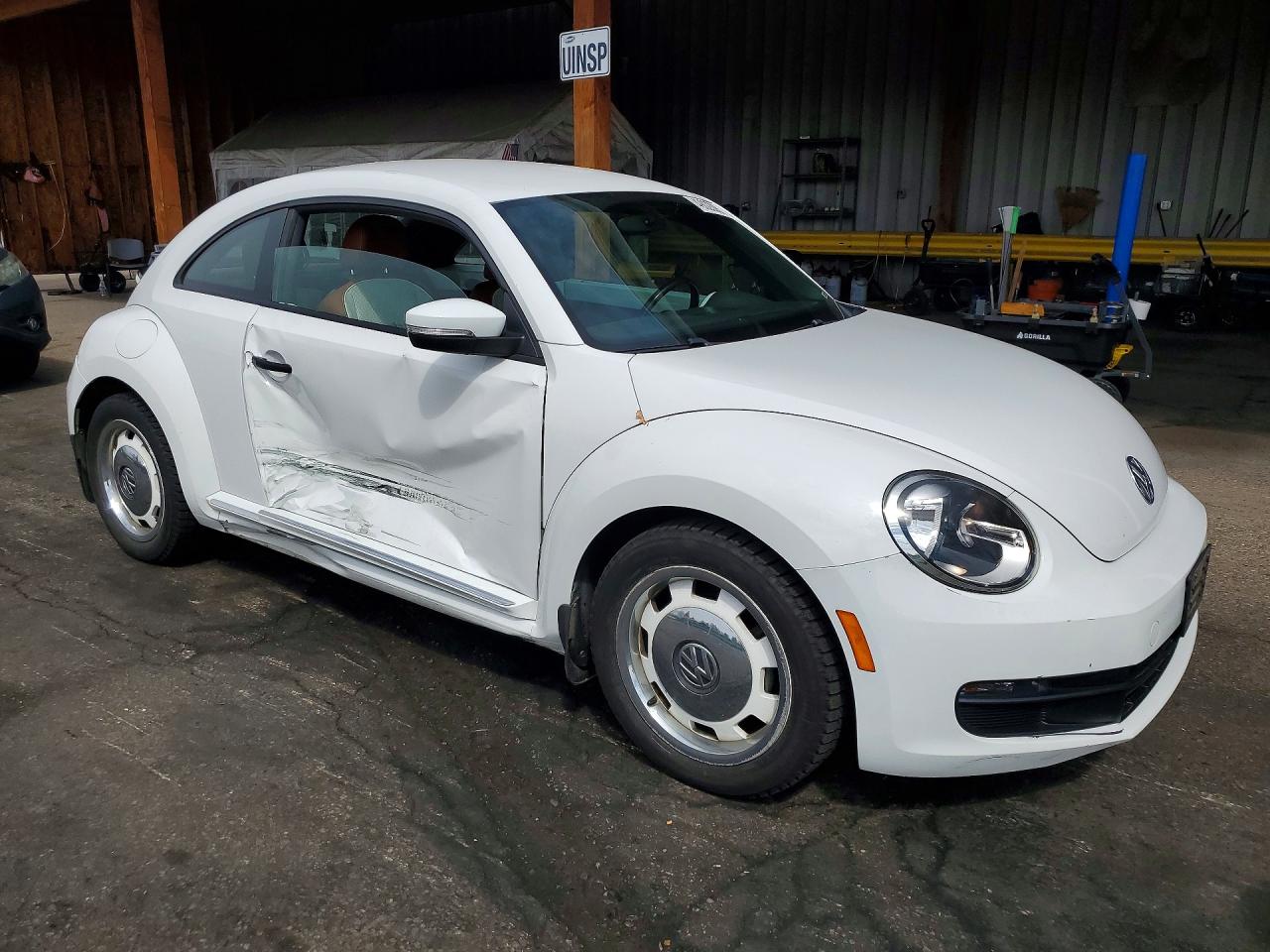 2016 Volkswagen Beetle VIN 3VWF17AT5GM627807 photo 4