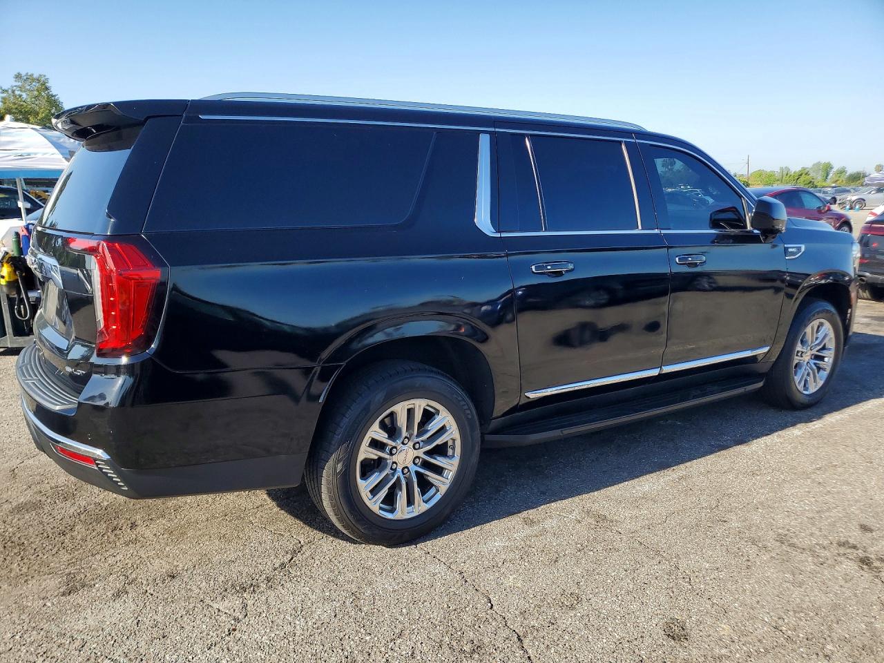2021 GMC Yukon VIN 1GKS1GKD1MR268821 photo 3
