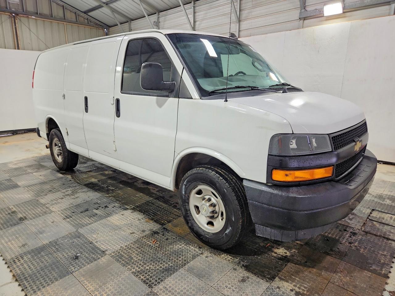 2021 Chevrolet Express VIN 1GCWGAFP8M1207509 photo 4