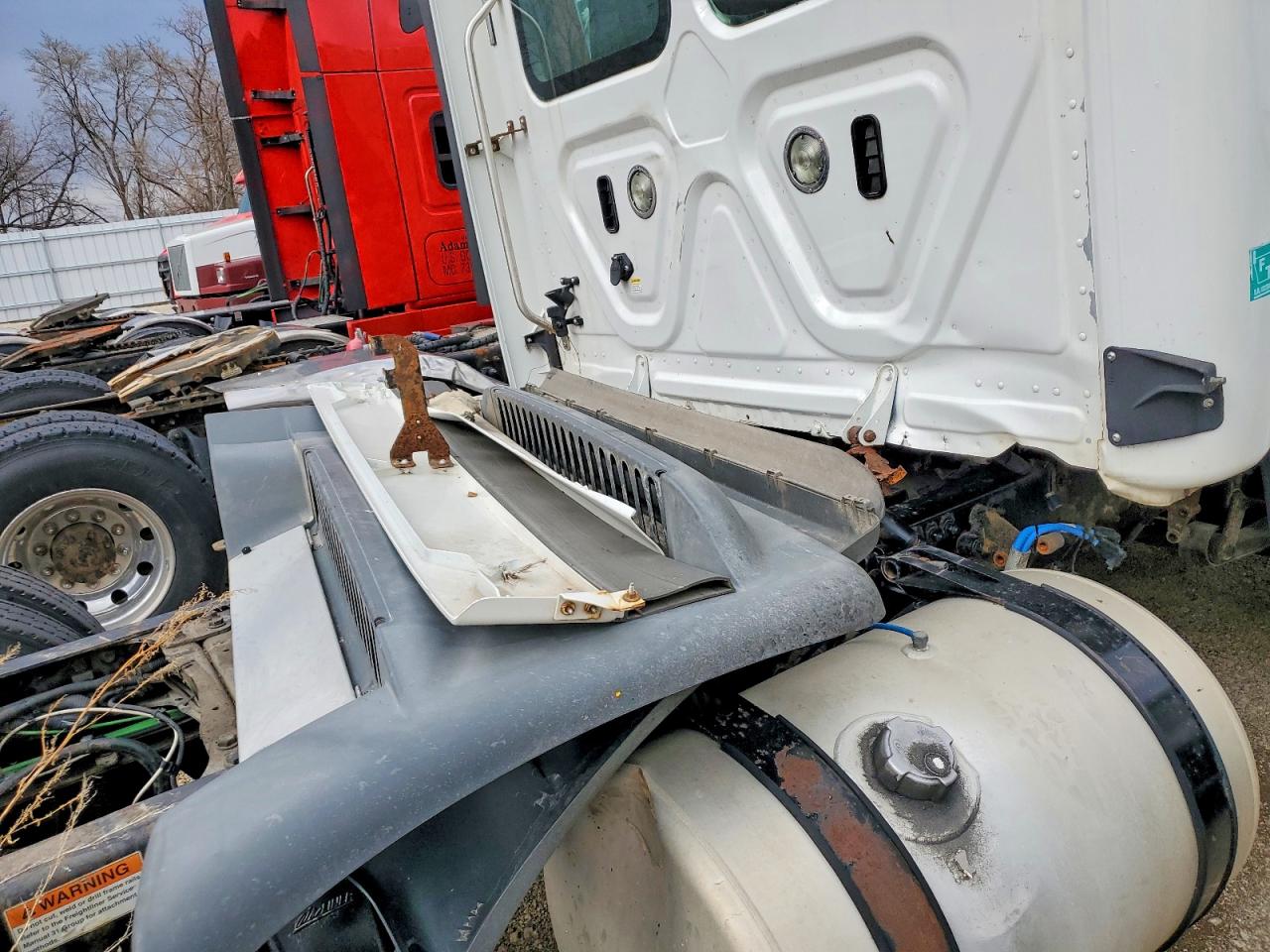 2019 FREIGHTLINER All other VIN 3AKJGEDV6KDKH1954 photo 6