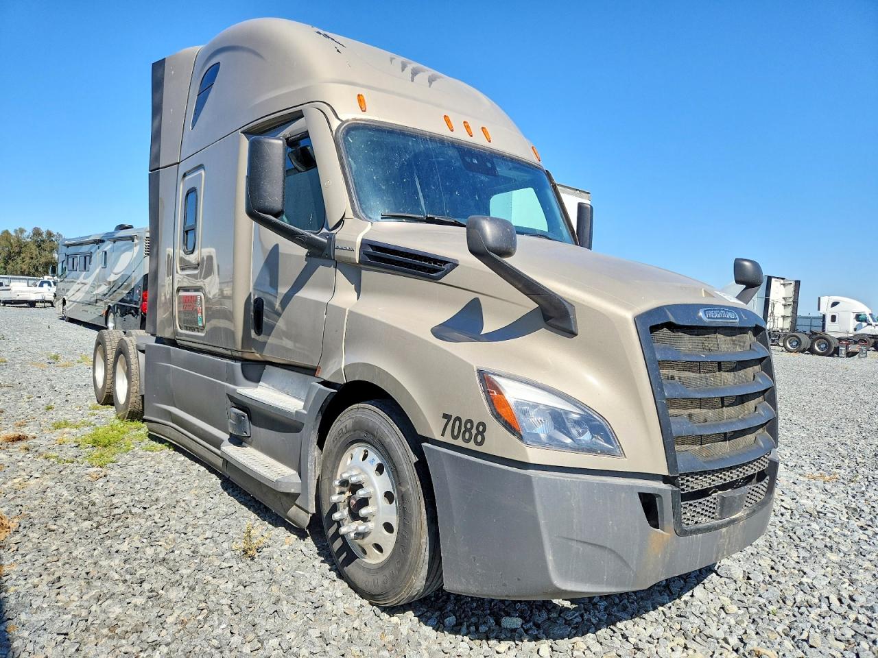 2022 FREIGHTLINER All other VIN 3AKJHHDR3NSNB1172 photo 1