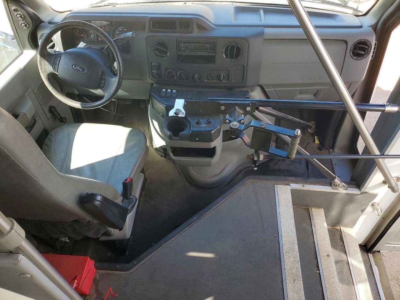 2016 Ford Econoline VIN 1FDEE3FL3GDC24131 photo 8