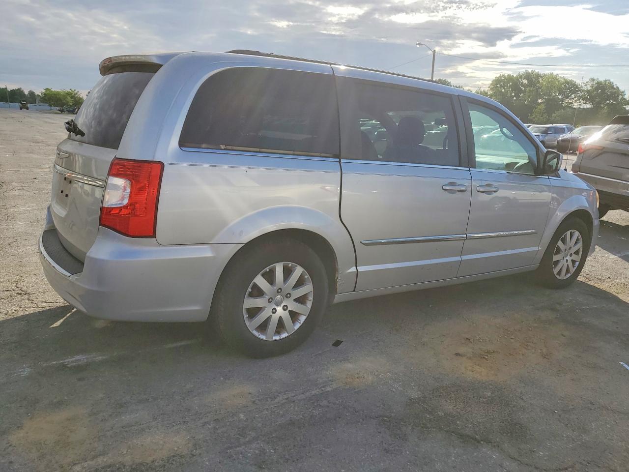 2011 Chrysler Minivan VIN 2A4RR8DG0BR607182 photo 3