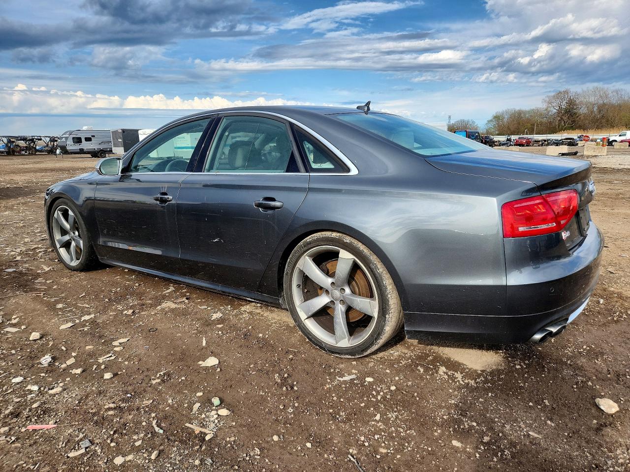 2014 Audi S8 VIN WAUD2AFD1EN002875 photo 2