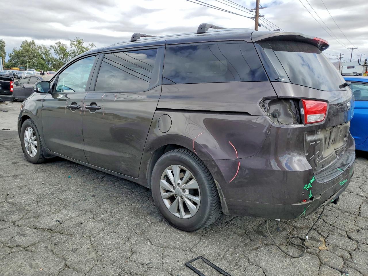 2016 Kia SEDONA VIN KNDMB5C10G6182478 photo 2