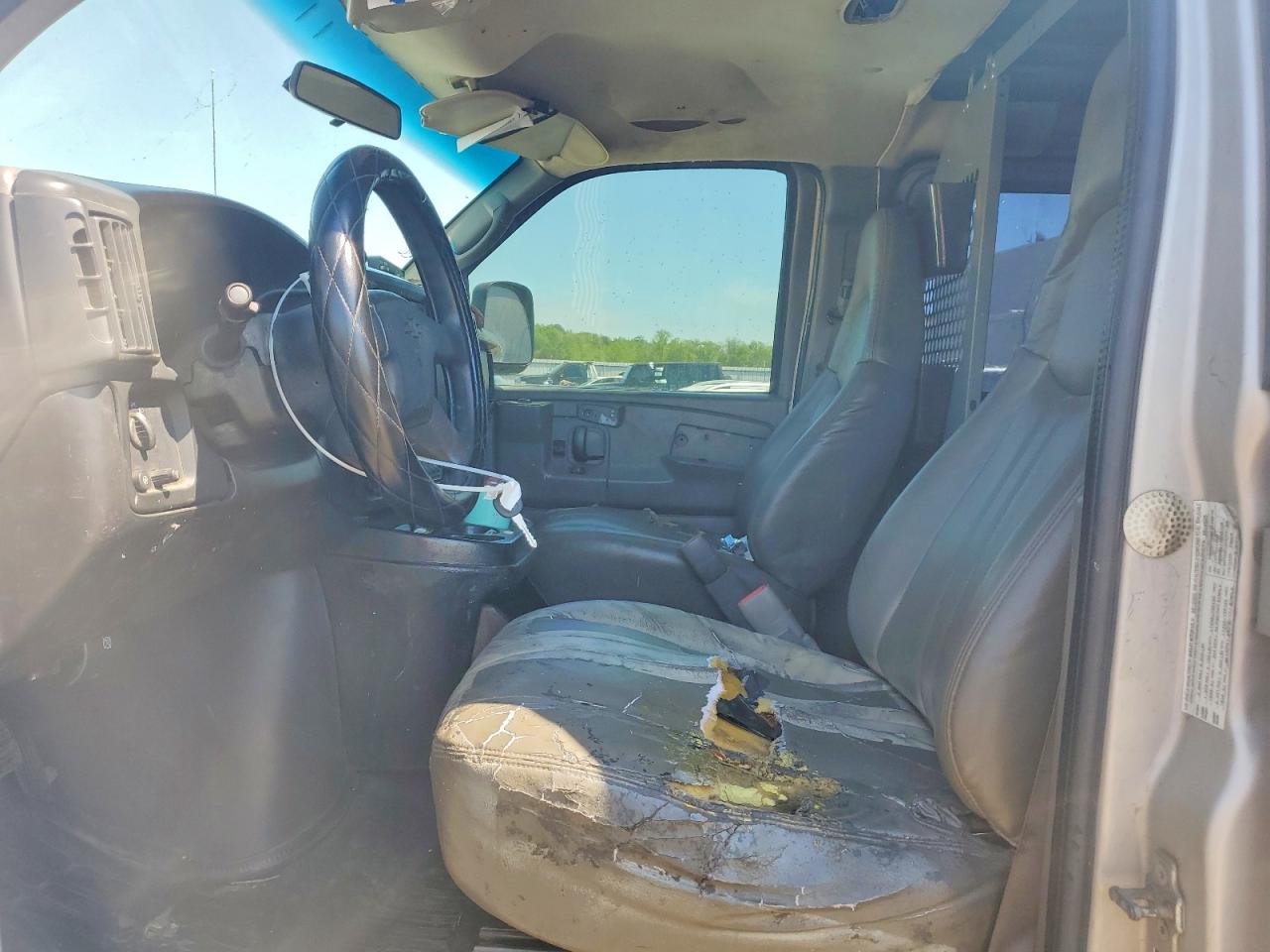 2005 Chev Express VIN 1GCGG25U951248878 photo 7