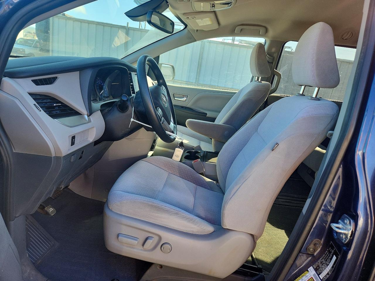 2020 Toyota Sienna VIN 5TDKZ3DCXLS062561 photo 7