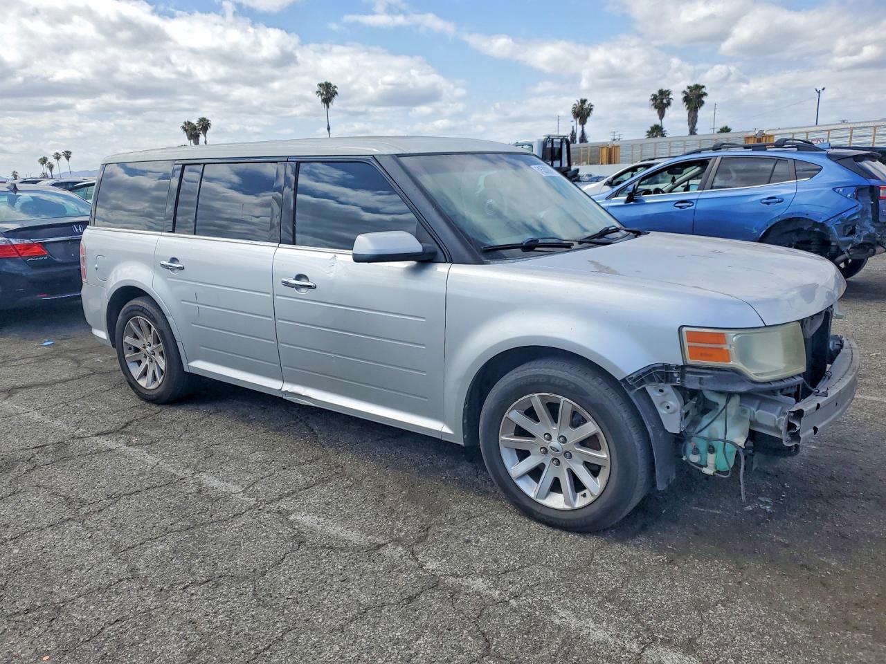 2010 Ford Flex VIN 2FMGK5CC4ABA14393 photo 4
