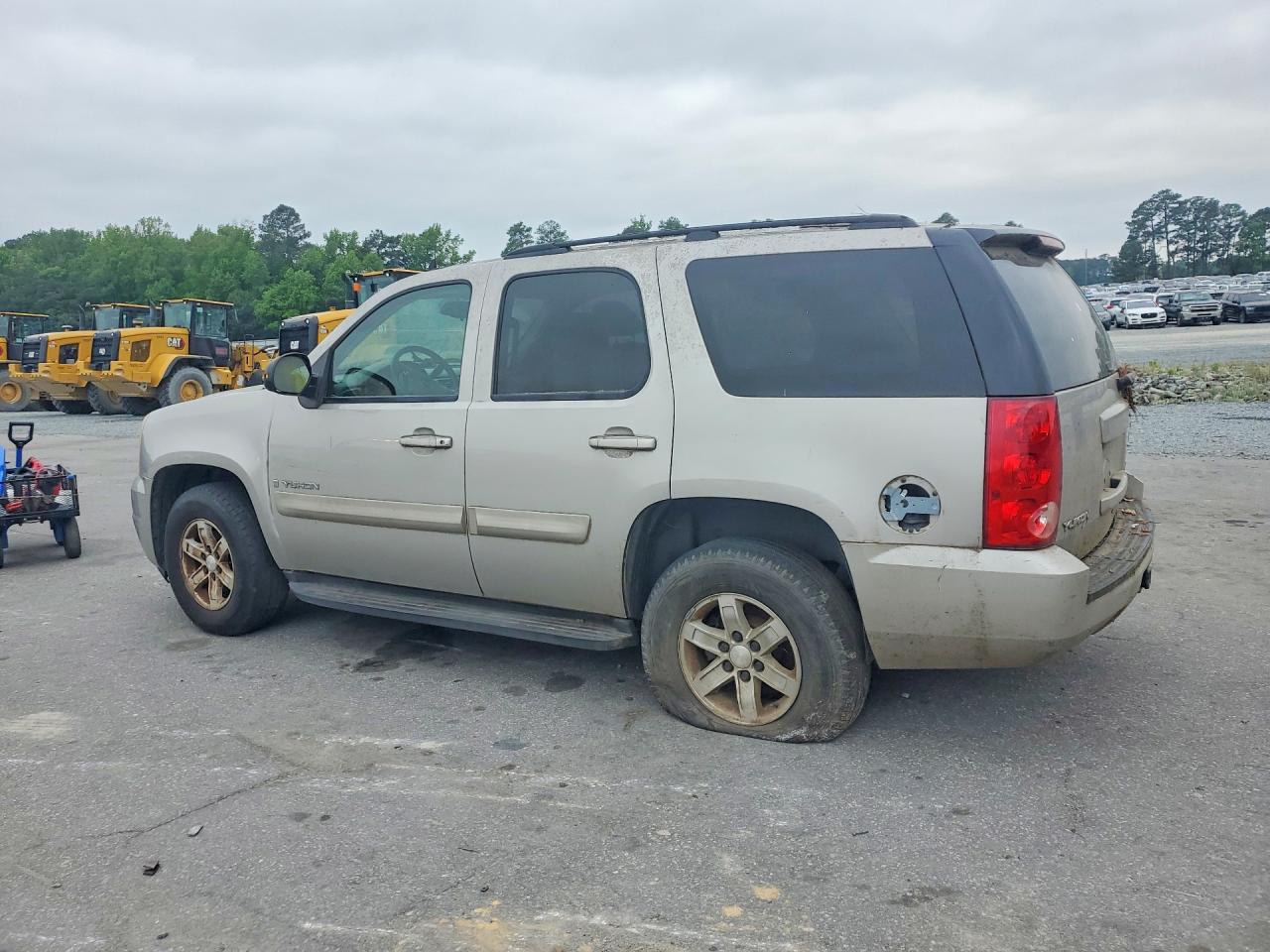 2009 GMC Yukon VIN 1GKFC23C89R207817 photo 2