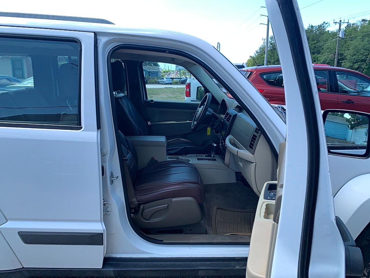 2011 Jeep Liberty VIN 1J4PN2GK2BW592689 photo 5