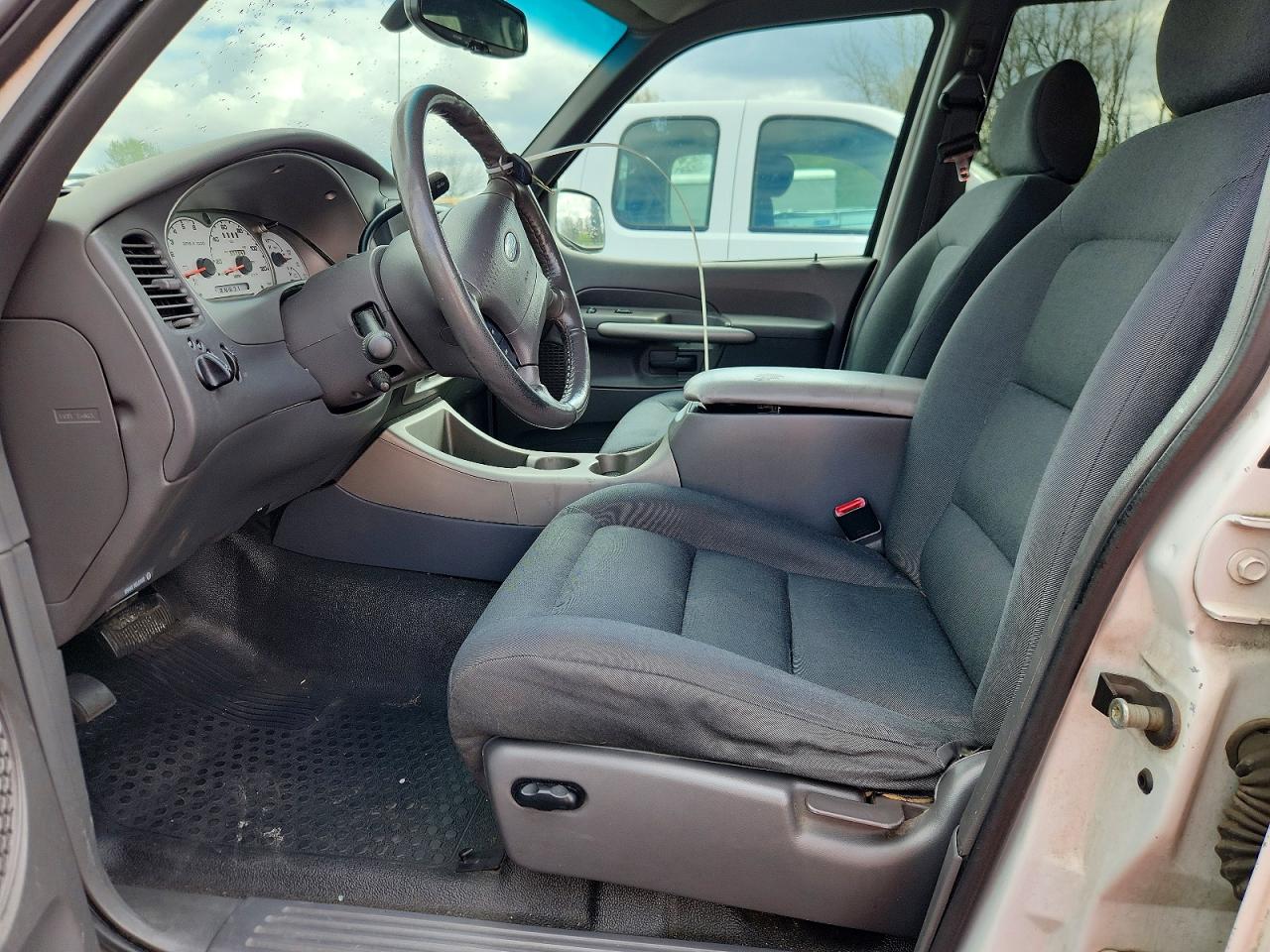 2002 Ford Explorer VIN 1FMZU77E62UD40914 photo 7