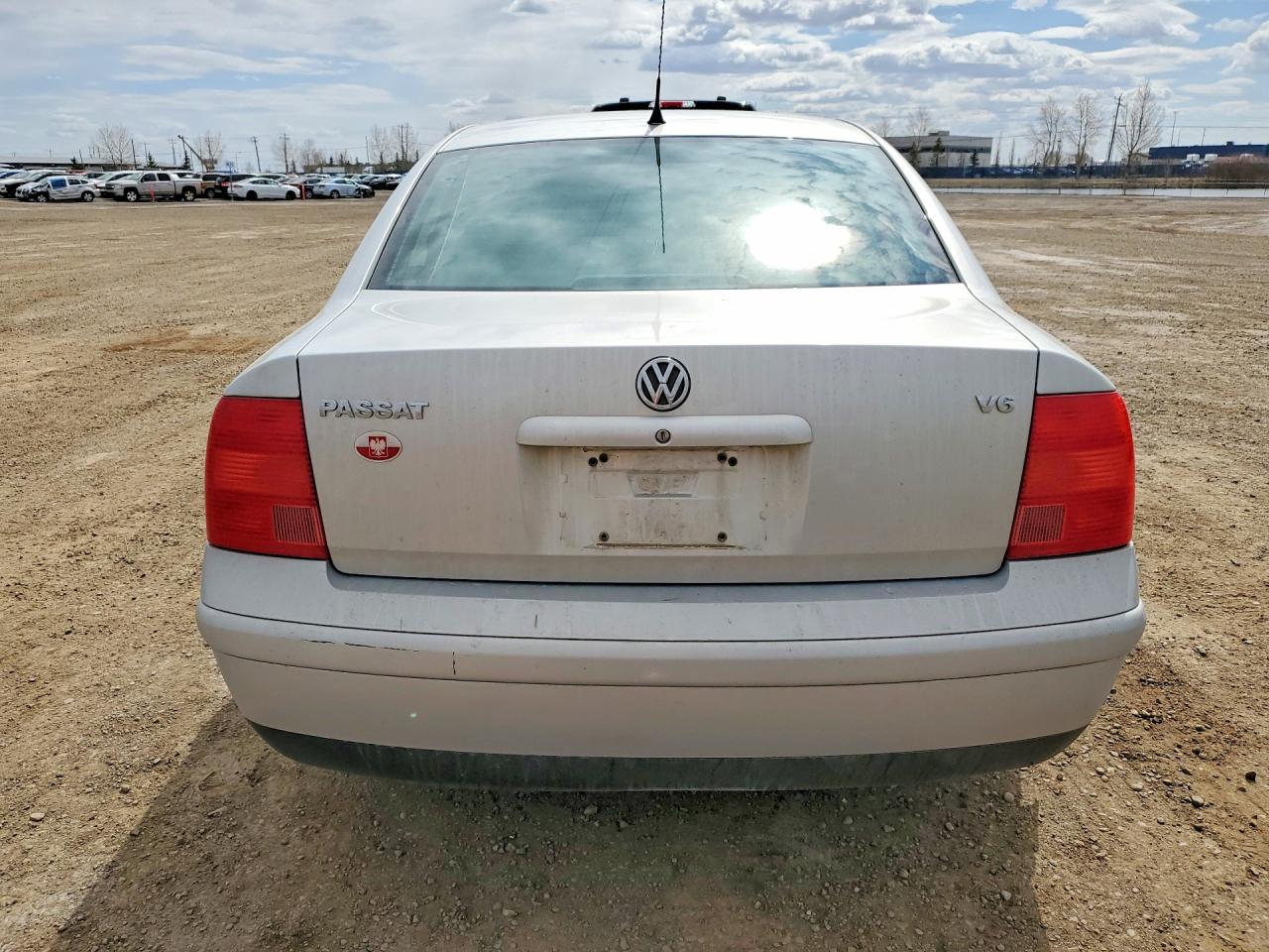 1999 Volkswagen Passat VIN WVWAD63B5XE321862 photo 6