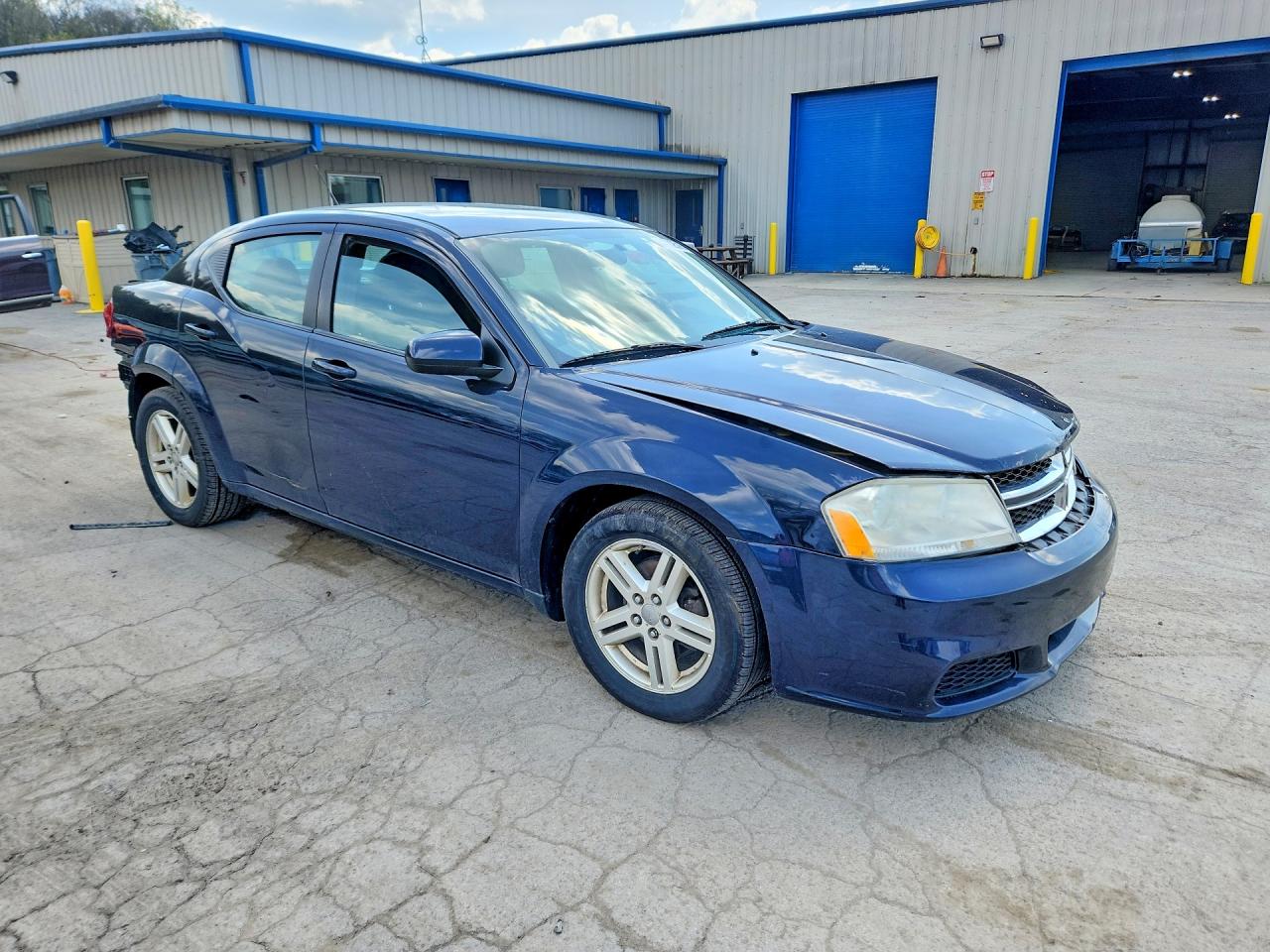 2011 Dodge Avenger VIN 1B3BD1FB3BN537044 photo 4