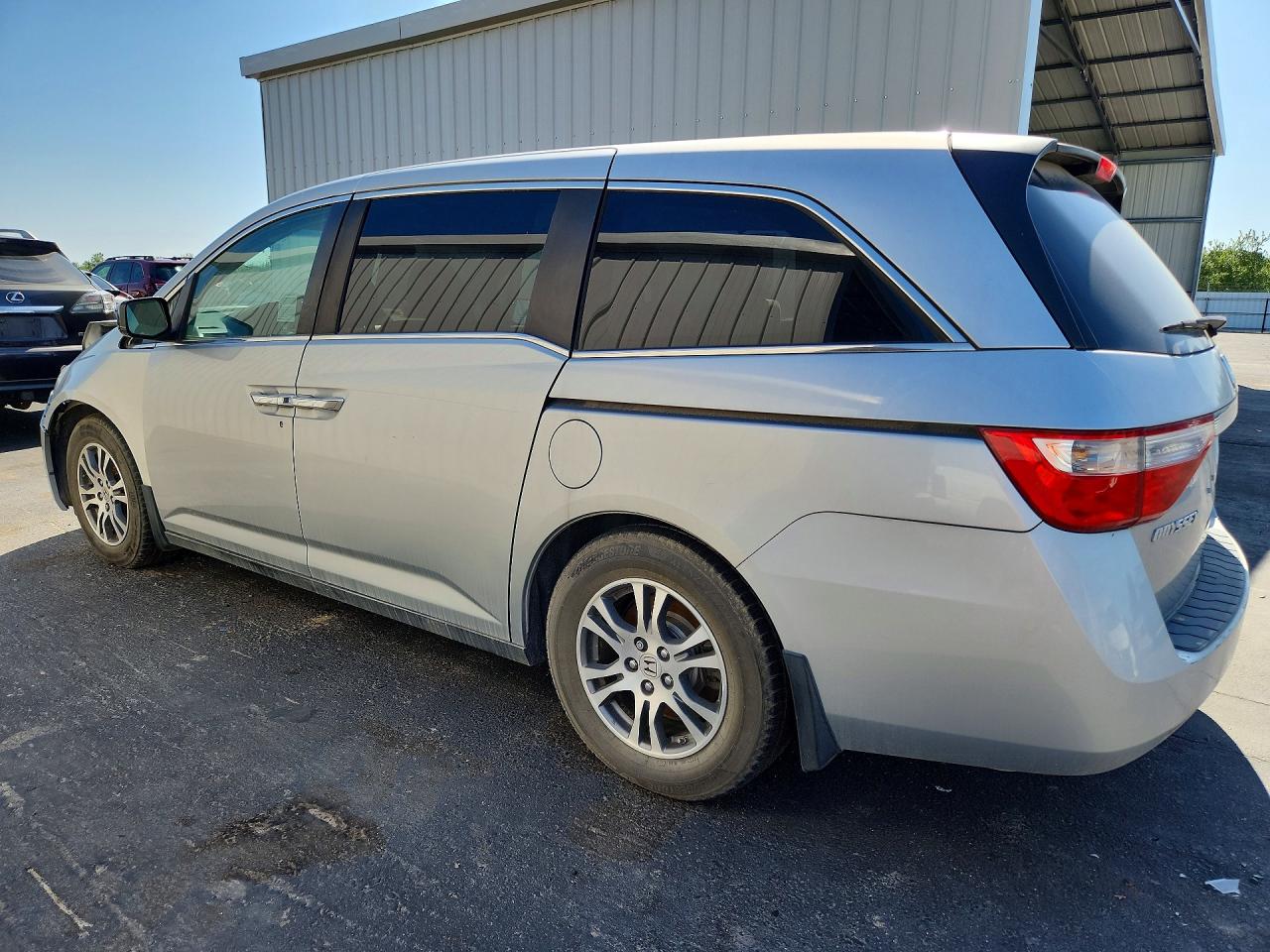2011 Honda All models VIN 5FNRL5H47BB089315 photo 2