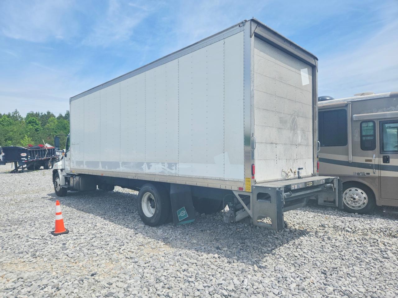 2023 HINO All other VIN 5PVNJ7AV8P5T52035 photo 2