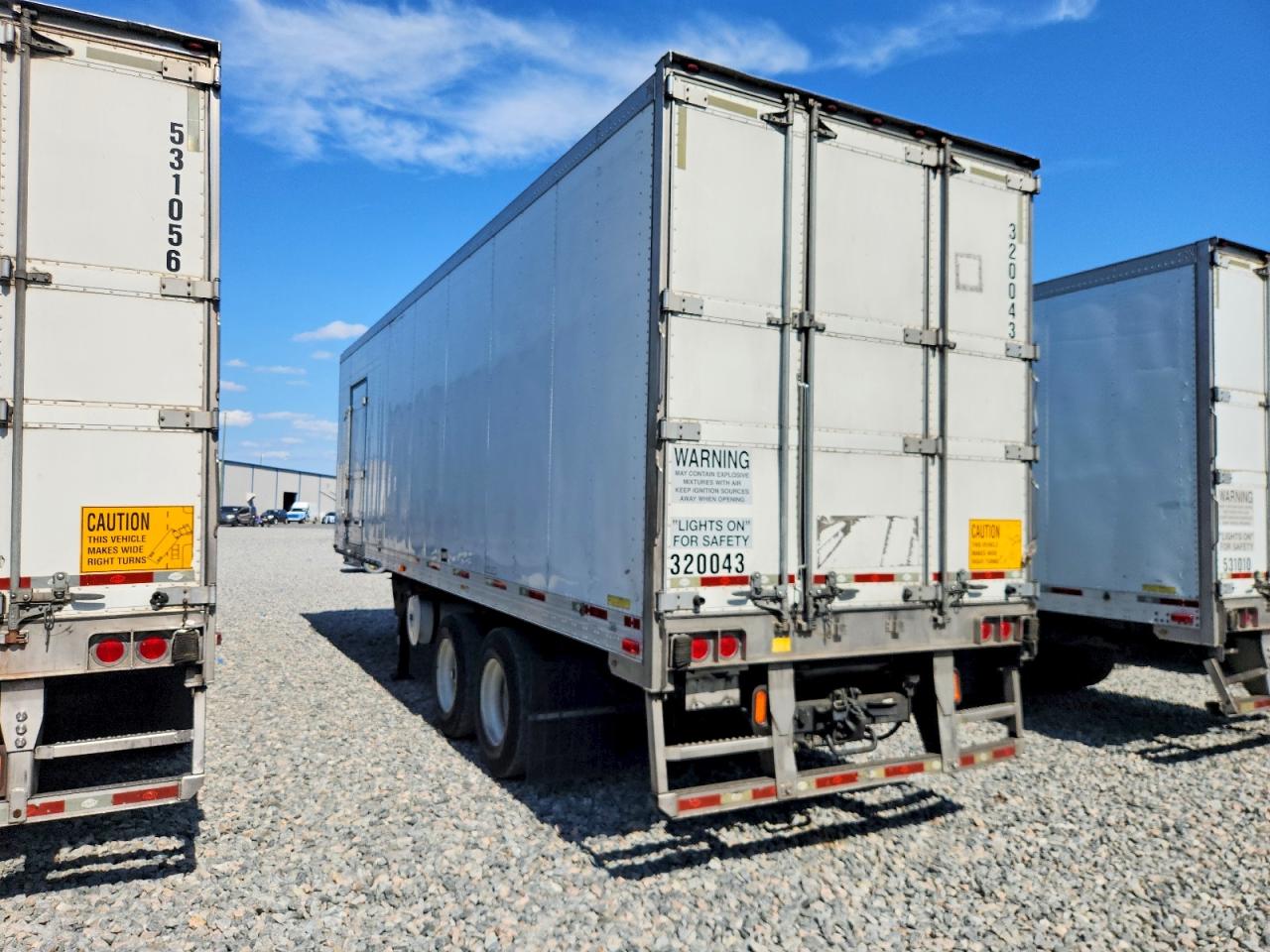 2015 UTILITY All models VIN 1UYVS2321FM245501 photo 3