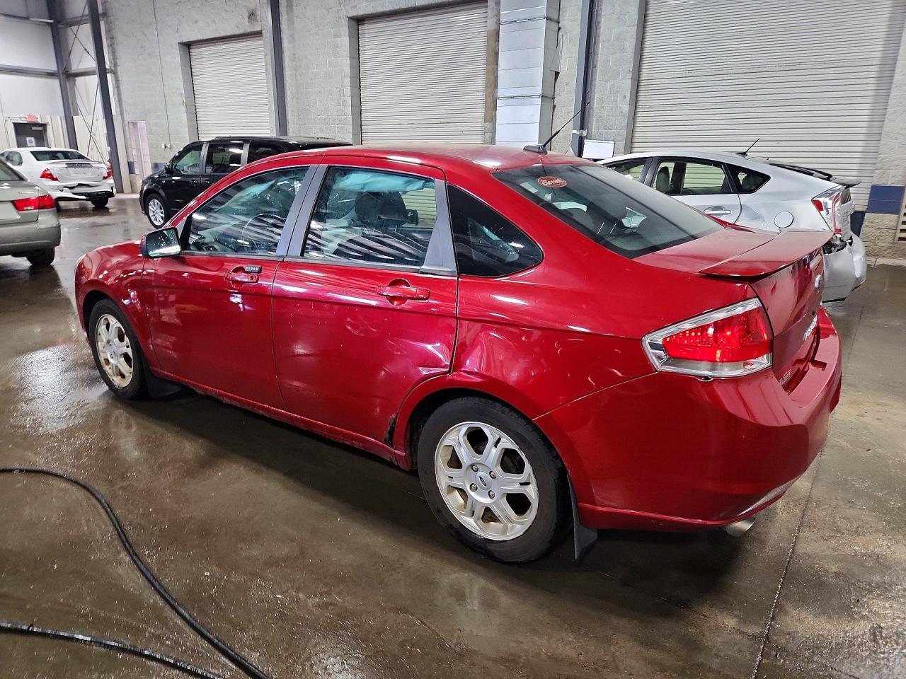 2009 Ford Focus VIN 1FAHP36N79W263847 photo 2