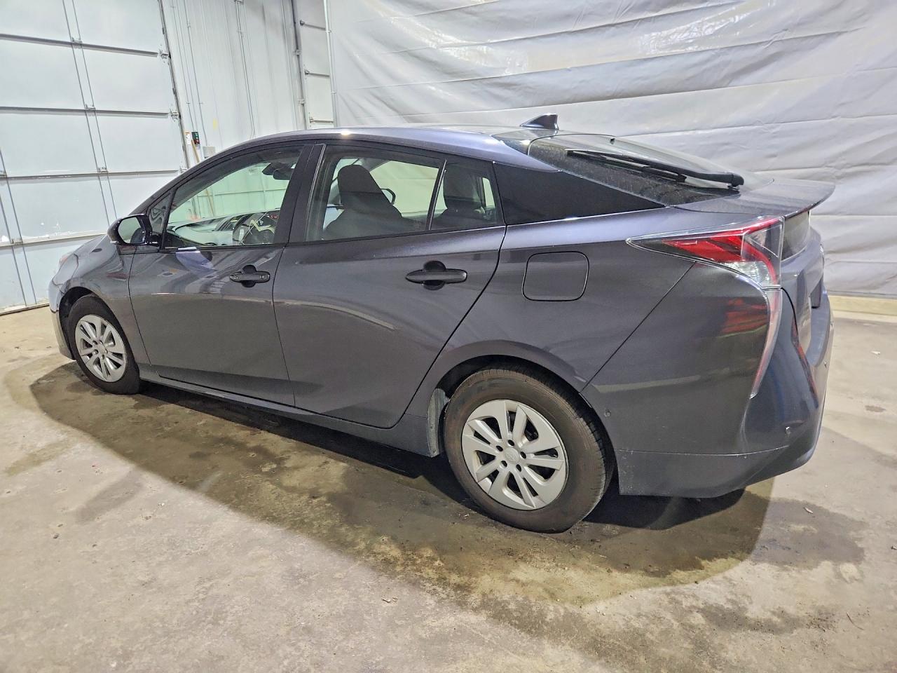 2018 Toyota Prius VIN JTDKBRFUXJ3065553 photo 2