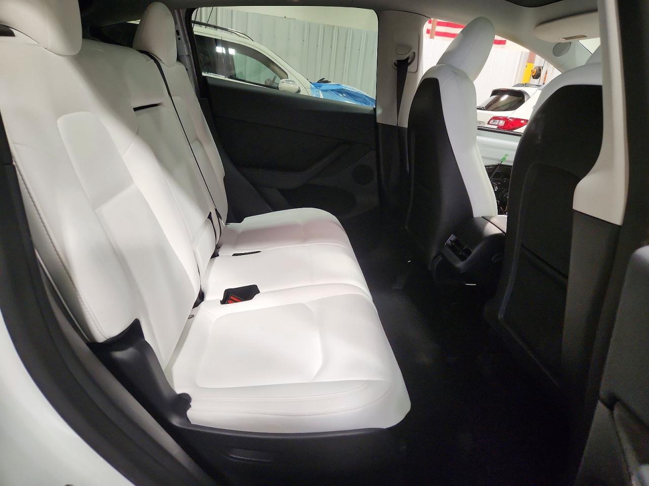 2024 Tesla Model y VIN 7SAYGAEE4RF176558 photo 11