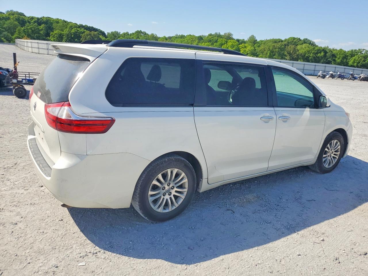 2016 Toyota Sienna VIN 5TDYK3DC7GS722785 photo 3