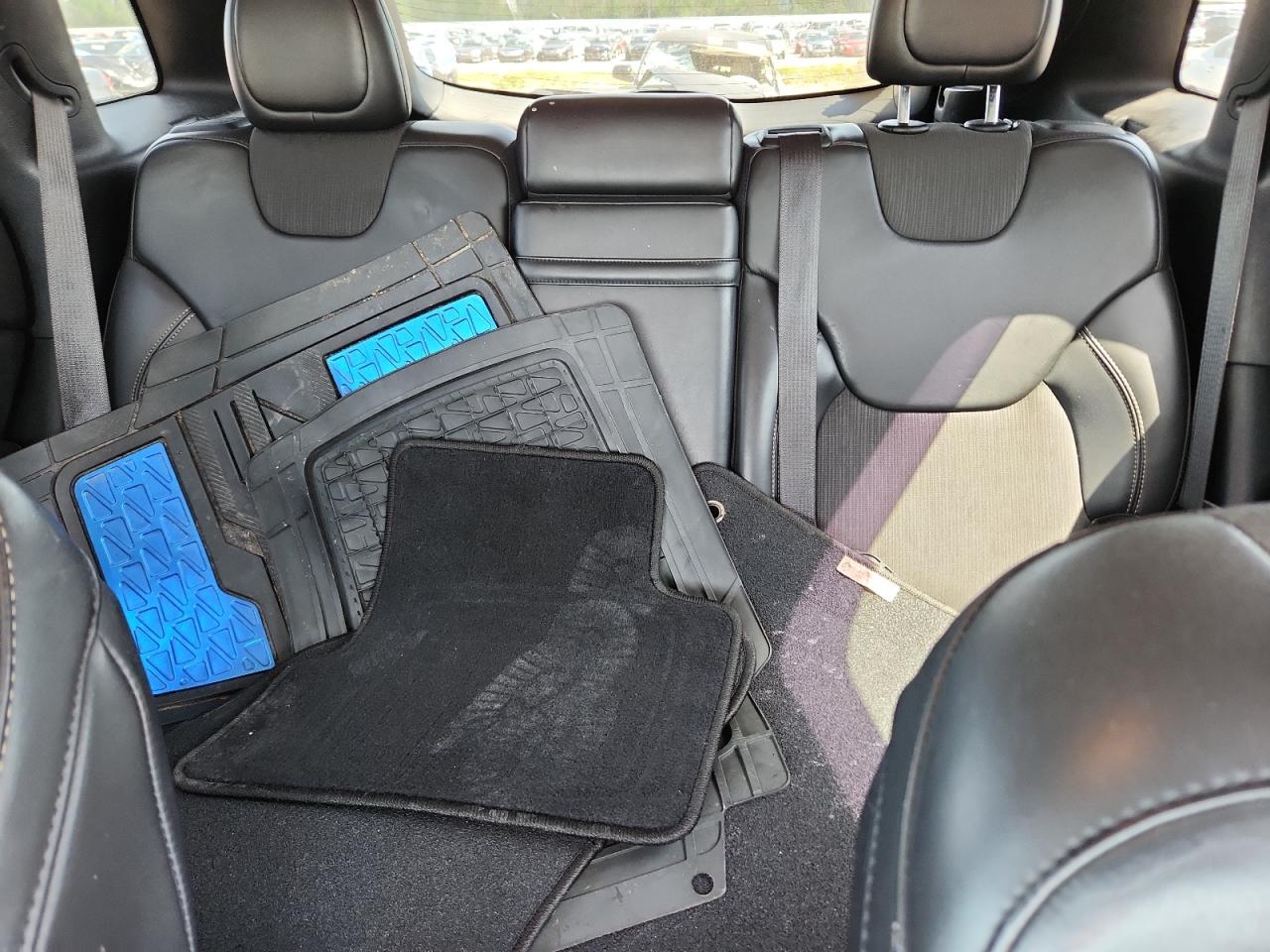 2018 Jeep Cherokee VIN 1C4PJMLB3JD507355 photo 10