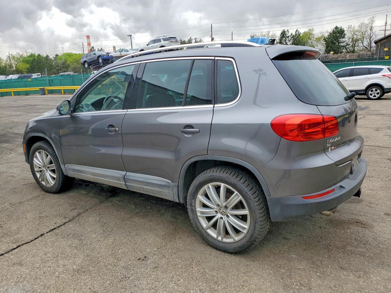 2016 Volkswagen Tiguan VIN WVGBV7AX0GW510480 photo 2