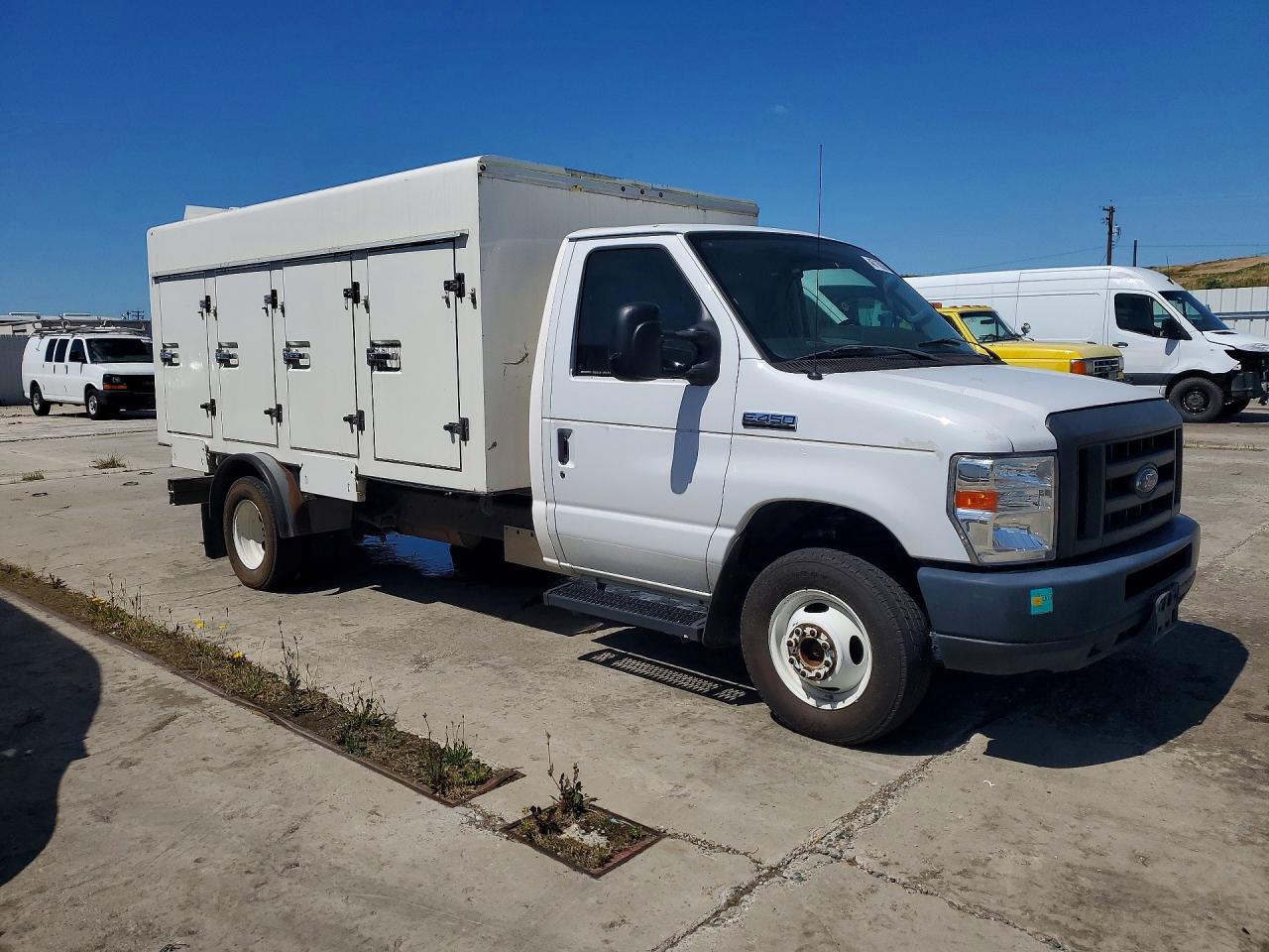 2017 Ford Econoline VIN 1FDXE4FS8HDC69072 photo 4