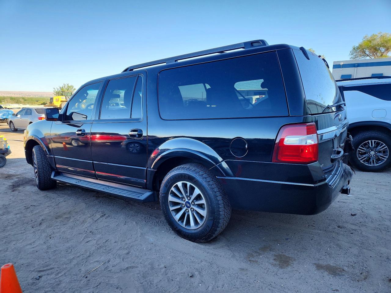 2016 Ford Expedition VIN 1FMJK1JT6GEF15588 photo 2