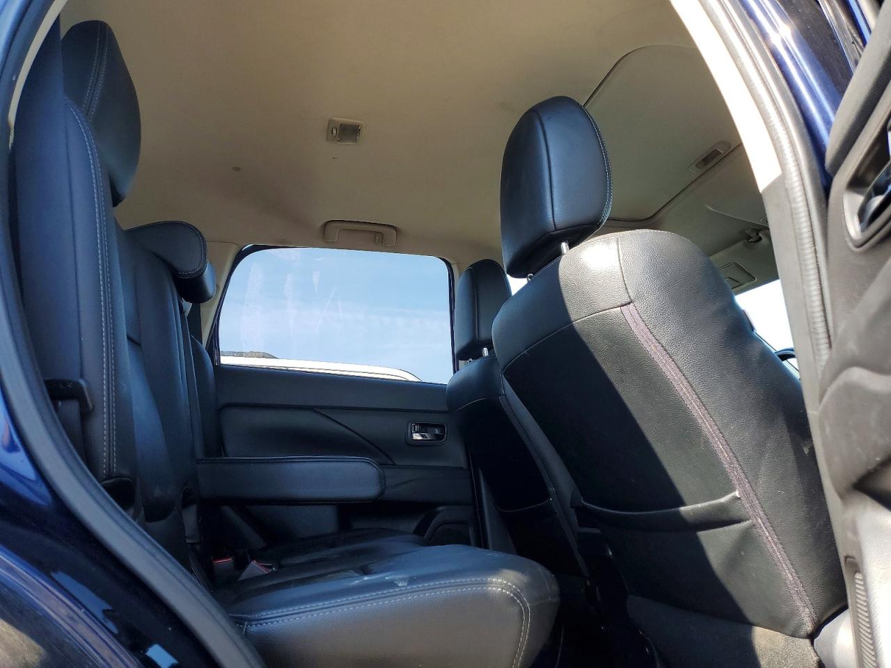 2016 Mitsubishi Outlander VIN JA4AZ2A35GZ603623 photo 11