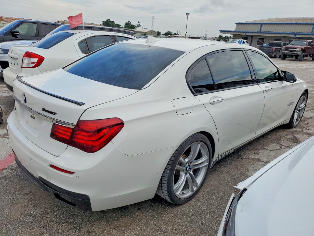 2013 BMW 7 series VIN WBAYE8C53DD132126 photo 3